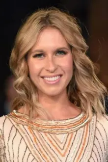 Brooke Kinsella como: Lucy Letts