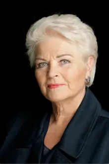 Pam St. Clement como: Connie