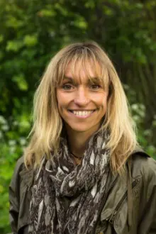 Michaela Strachan como: 