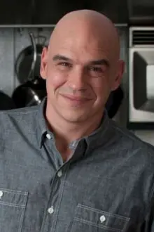 Michael Symon como: Co-Host