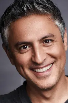 Reza Aslan como: 