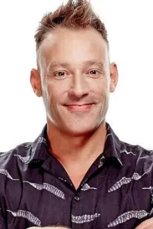 Toby Anstis como: 