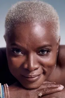 Angélique Kidjo como: Amina