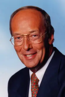 Fred Dinenage como: Himself - Host and Official Biographer