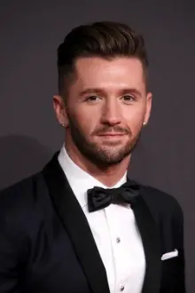 Travis Wall como: Ele mesmo