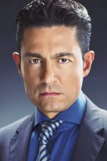 Fernando Colunga como: Luis Gustavo Uribe del Valle