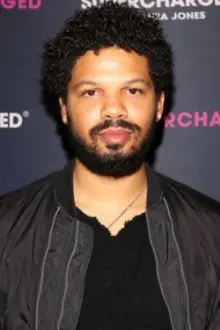 Jake Smollett como: Noser