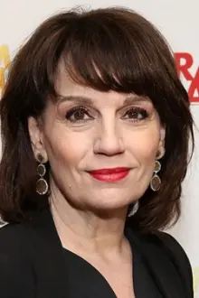 Beth Leavel como: Mrs. June Adams