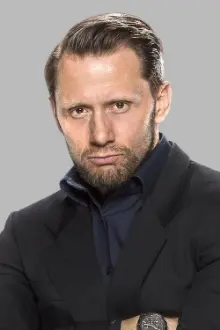 Steven Haworth como: Nigel McGuinness