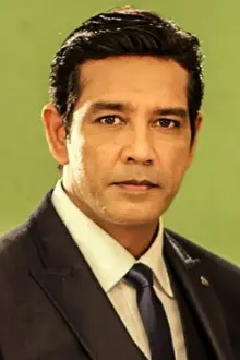 Anup Soni como: Tribhuvan