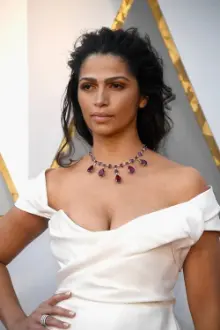 Camila Alves como: 