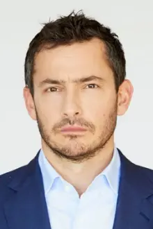 Giles Coren como: Presenter