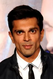 Karan Singh Grover como: Asad Ahmed Khan