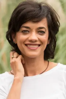 Ana Cecília Costa como: Isabel