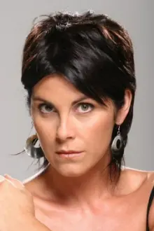 Paola Volpato como: Monserrat Silva