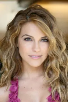 Chrishell Stause como: Naomi (as Chrishell Hartley)