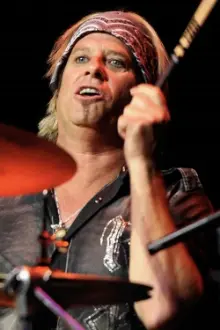 Bobby Blotzer como: Drums