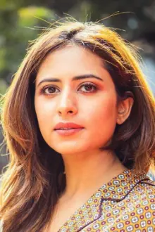 Sargun Mehta como: SHO Gudiya Parmar