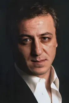 Barış Falay como: Cemşit Ateş