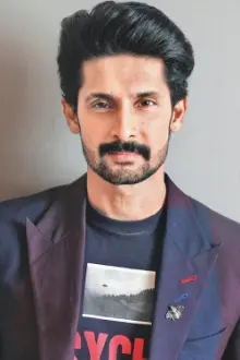 Ravi Dubey como: Tej Prakash Chatuvedi