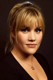 Emerald Fennell como: Lizzie