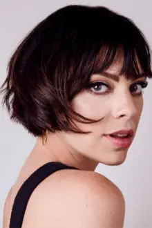 Krysta Rodriguez como: Ms. Crumble