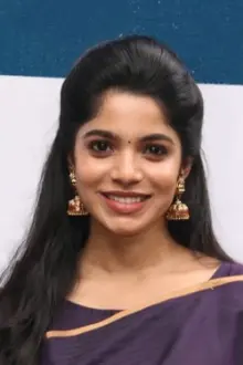 Divyabharathi como: Latha Vijayakumar
