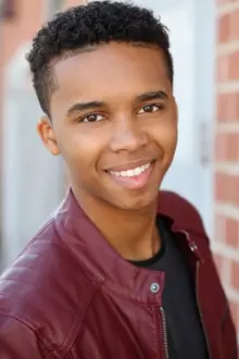 Donis Leonard Jr. como: Roscoe Kaan