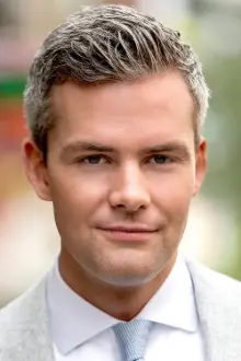 Ryan Serhant como: Ele mesmo