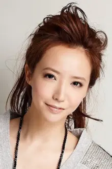 Linda Liao como: Ellie Chua
