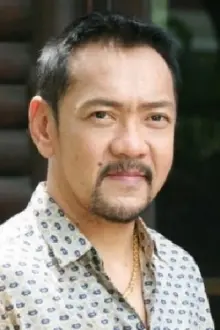 Prakasit Bosuwan como: Roneg