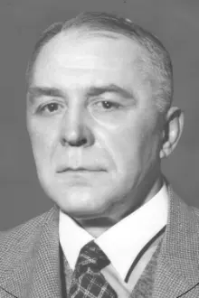 Kazimierz Junosza-Stepowski como: Prof. Rafal Wilczur