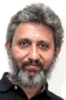 Neeraj Kabi como: Ramesh Tandon