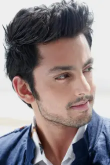 Himansh Kohli como: 