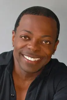 Victor Trent Cook como: Queen Stepmom (voice)