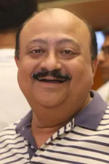 Abhijit Guha como: Dr. Kanchan Mullick