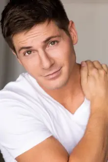 Robert Palmer Watkins como: Garrett Dalton