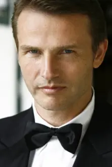 Stuart Rigby como: Professor Tralane