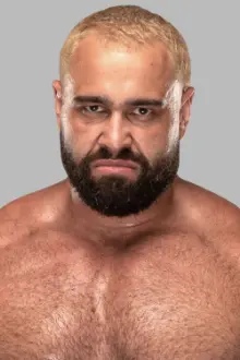 Miroslav Barnyashev como: Rusev