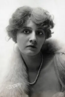 Gertrude McCoy como: Sylvia Mallett