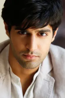 Tanuj Virwani como: Urvil Raisingh