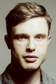 Ed Gamble como: Georgie Carlton