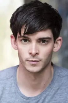 Joshua Dickinson como: Tom ("Housekeeping")