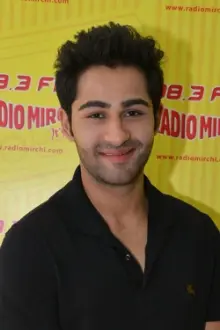 Armaan Jain como: Dinesh "Dino" Nigam