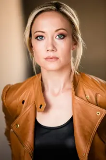 Amanda Maddox como: Gena Ryan