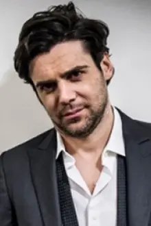 Francesco Albanese como: Mario Saggiamo