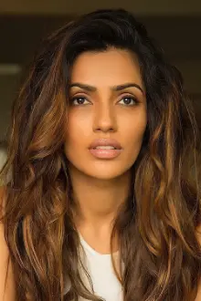 Akshara Gowda como: 