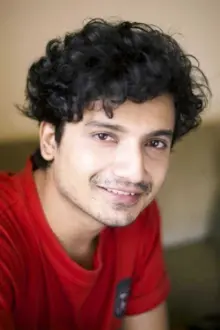 Priyanshu Painyuli como: Dev