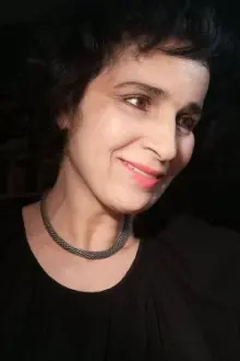 Djamila Amzal como: Aazi