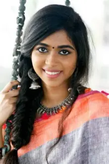 Lovelyn Chandrasekhar como: Young Radha